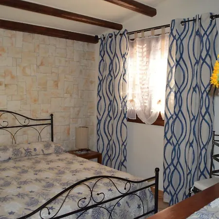 Pagliuzzo 우스티카