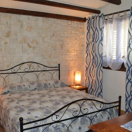 Pagliuzzo * 우스티카